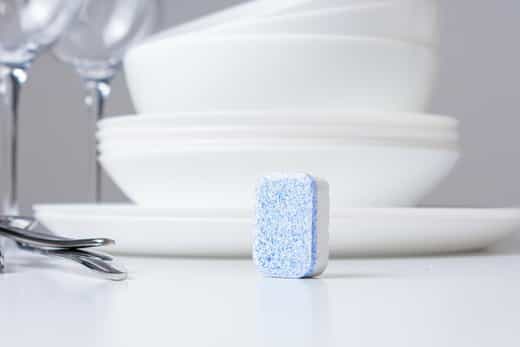 Dishwasher detergent tablet and clean dishes